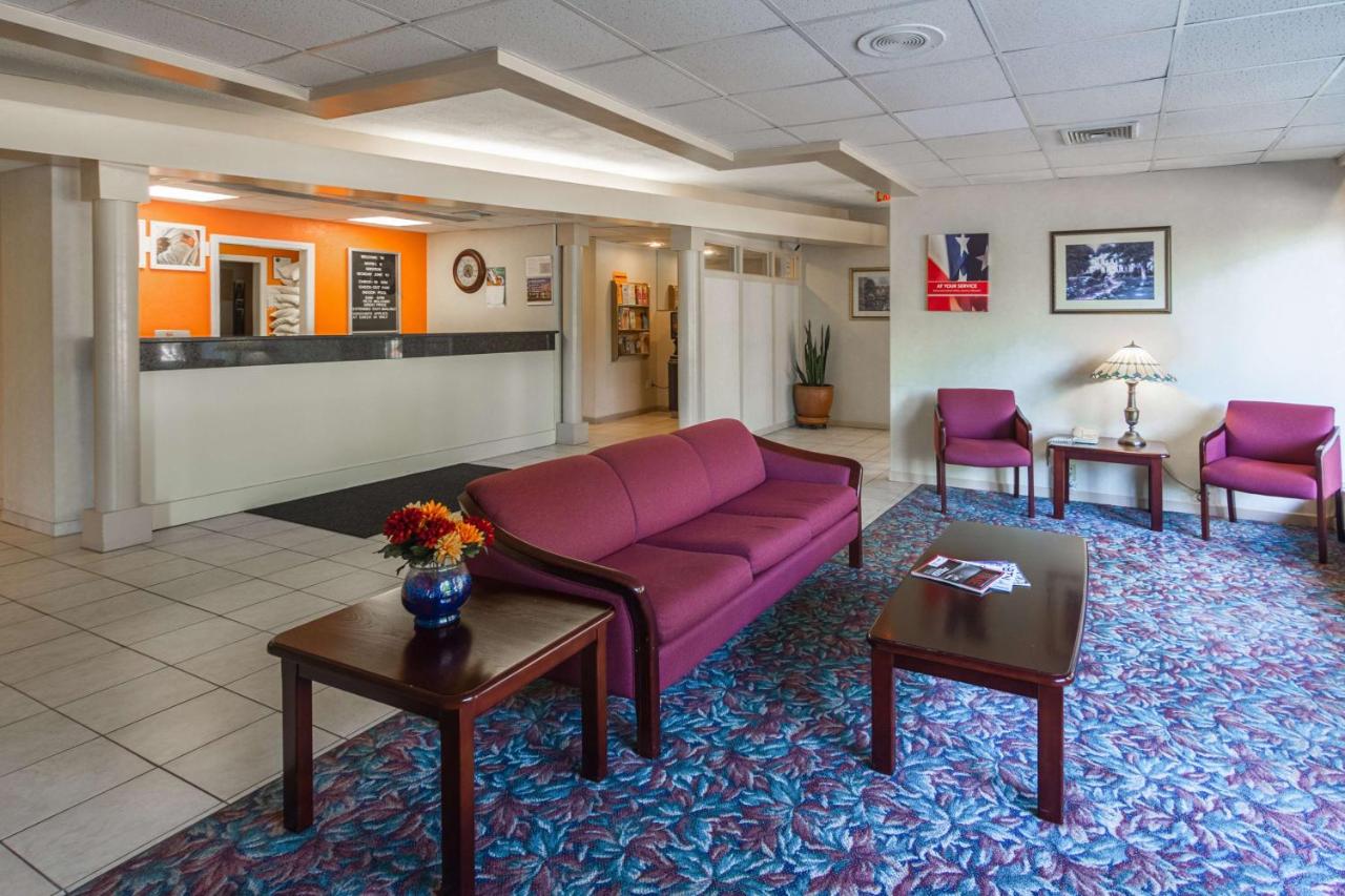 | Motel 6-Groton, CT - Casinos nearby