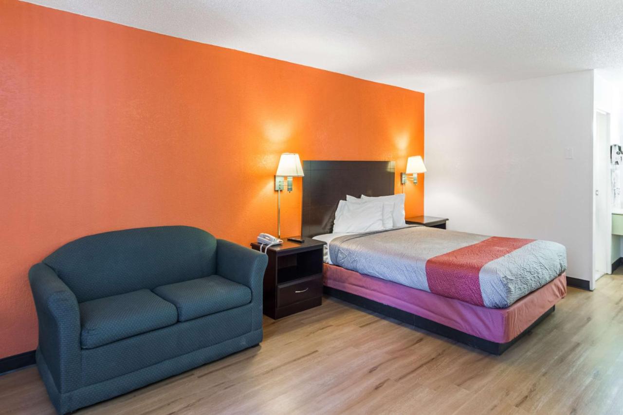 | Motel 6-Groton, CT - Casinos nearby
