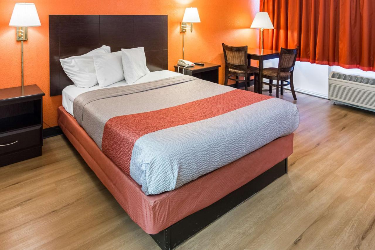 | Motel 6-Groton, CT - Casinos nearby