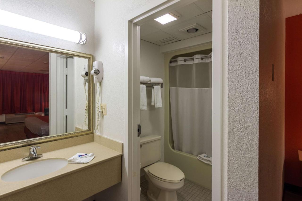 | Motel 6-Groton, CT - Casinos nearby