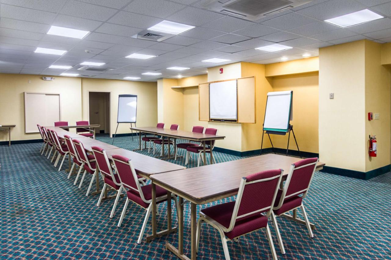 | Motel 6-Groton, CT - Casinos nearby