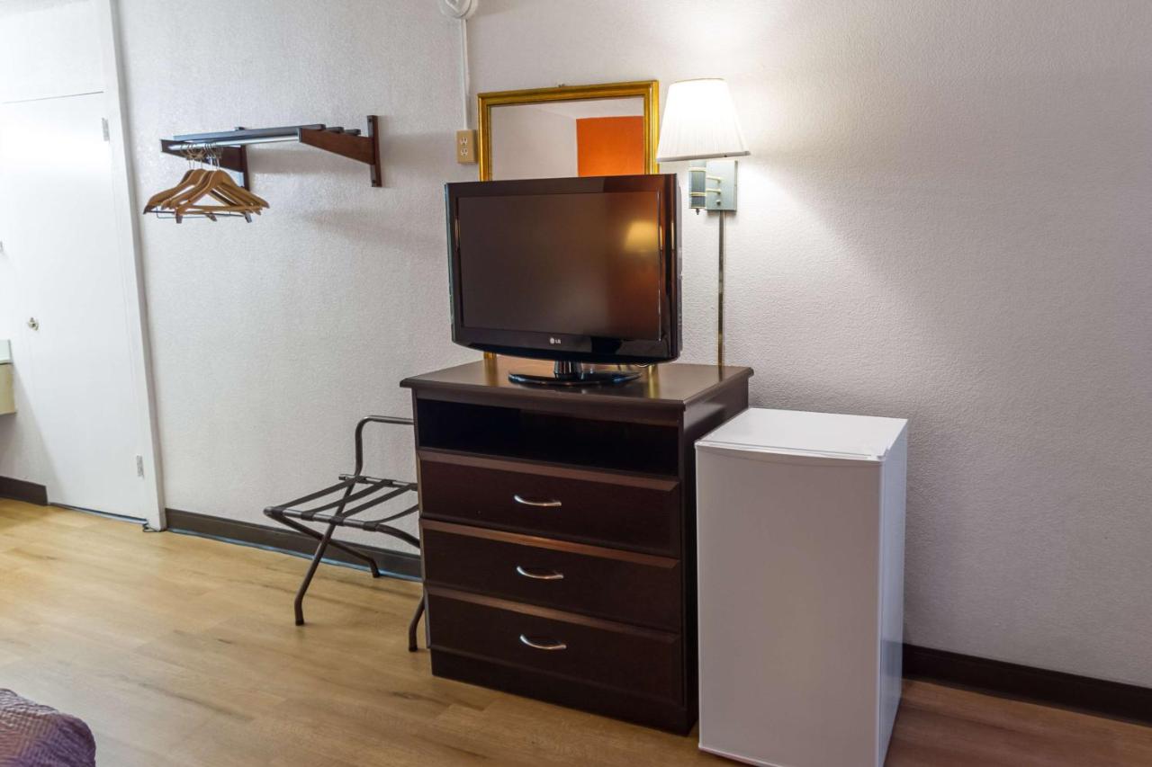 | Motel 6-Groton, CT - Casinos nearby