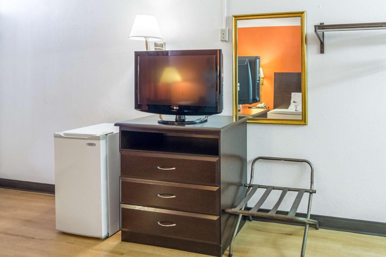 | Motel 6-Groton, CT - Casinos nearby