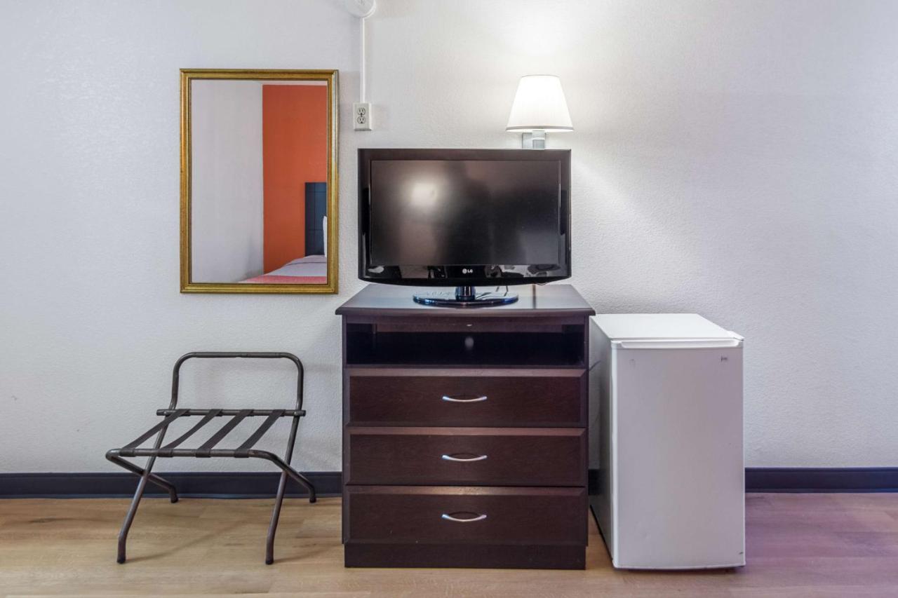 | Motel 6-Groton, CT - Casinos nearby