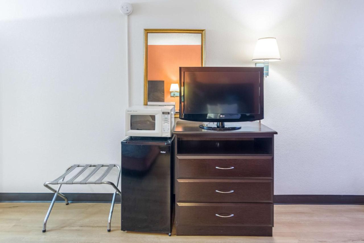 | Motel 6-Groton, CT - Casinos nearby