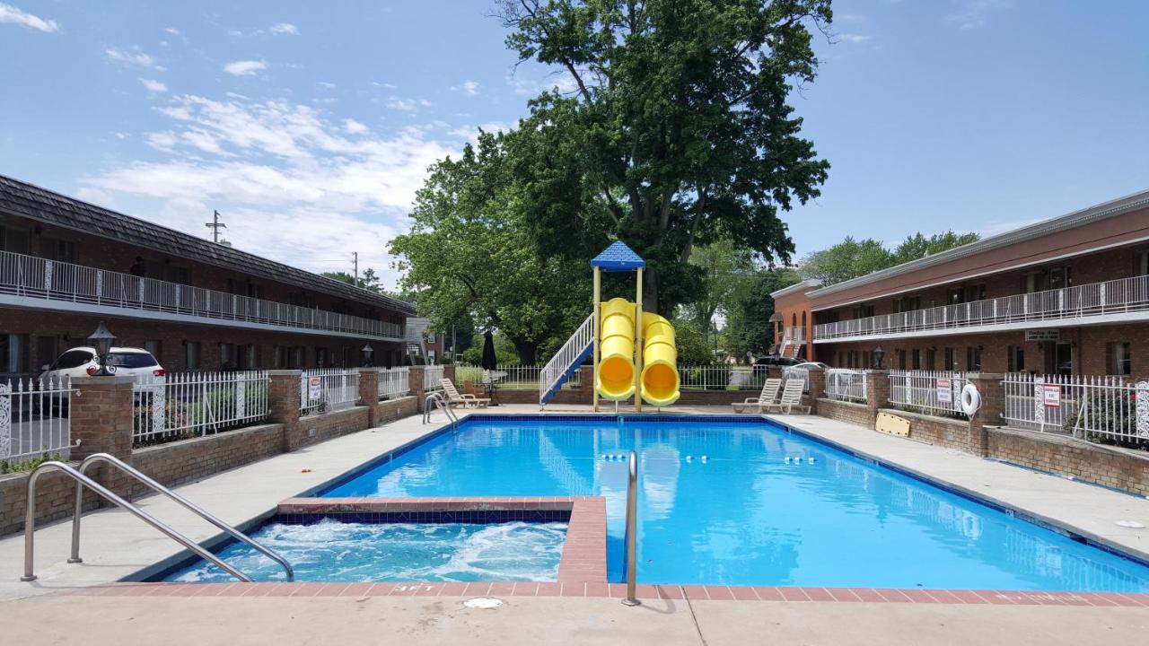  | South Shore Inn
