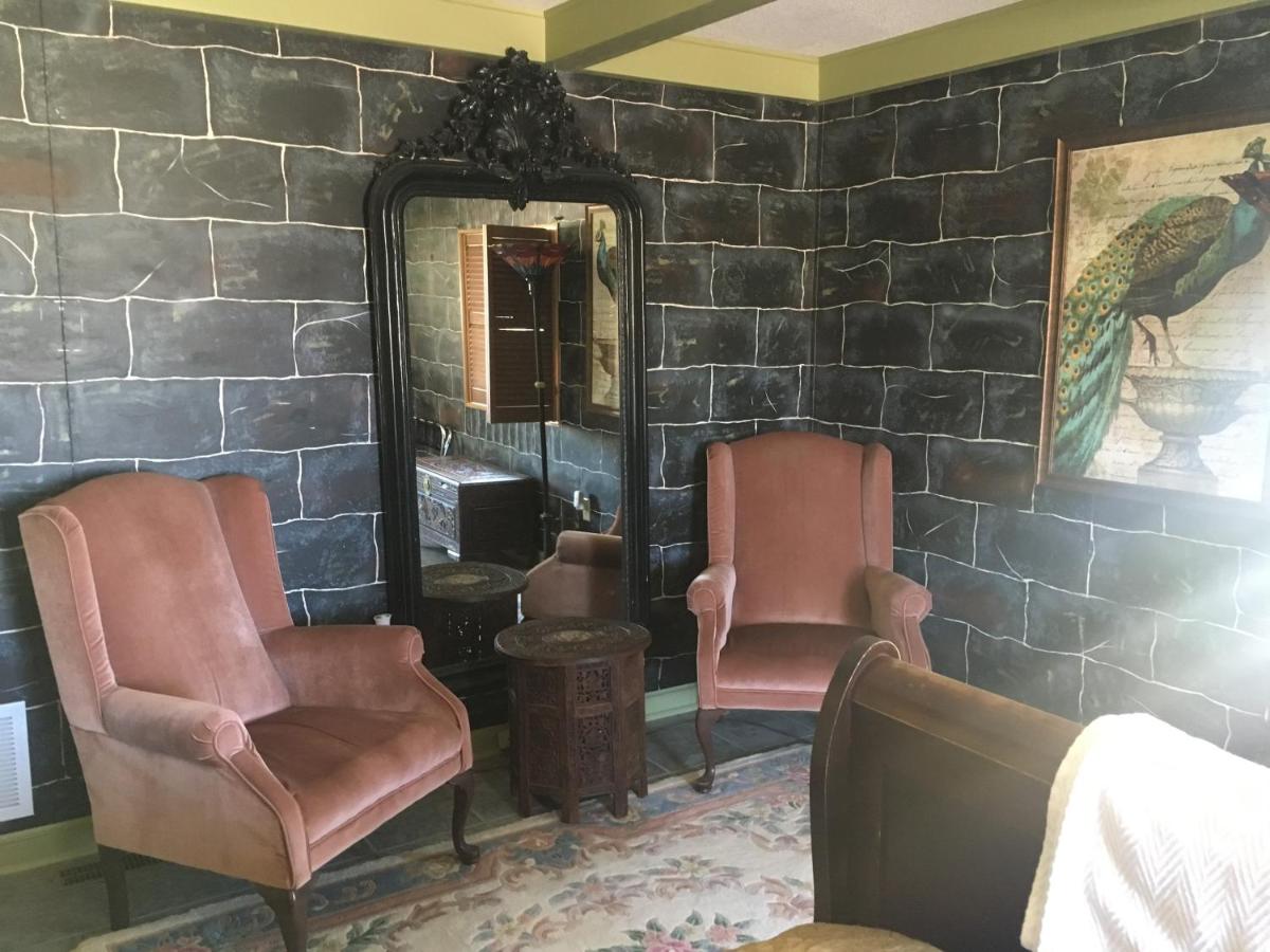 | Shady Lady Bed and Breakfast