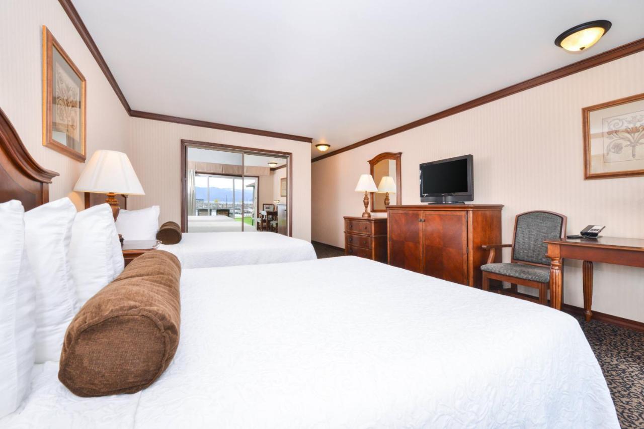 Queen Room with Two Queen Beds - Lake View - Non smoking at Best Western Edgewater Resort