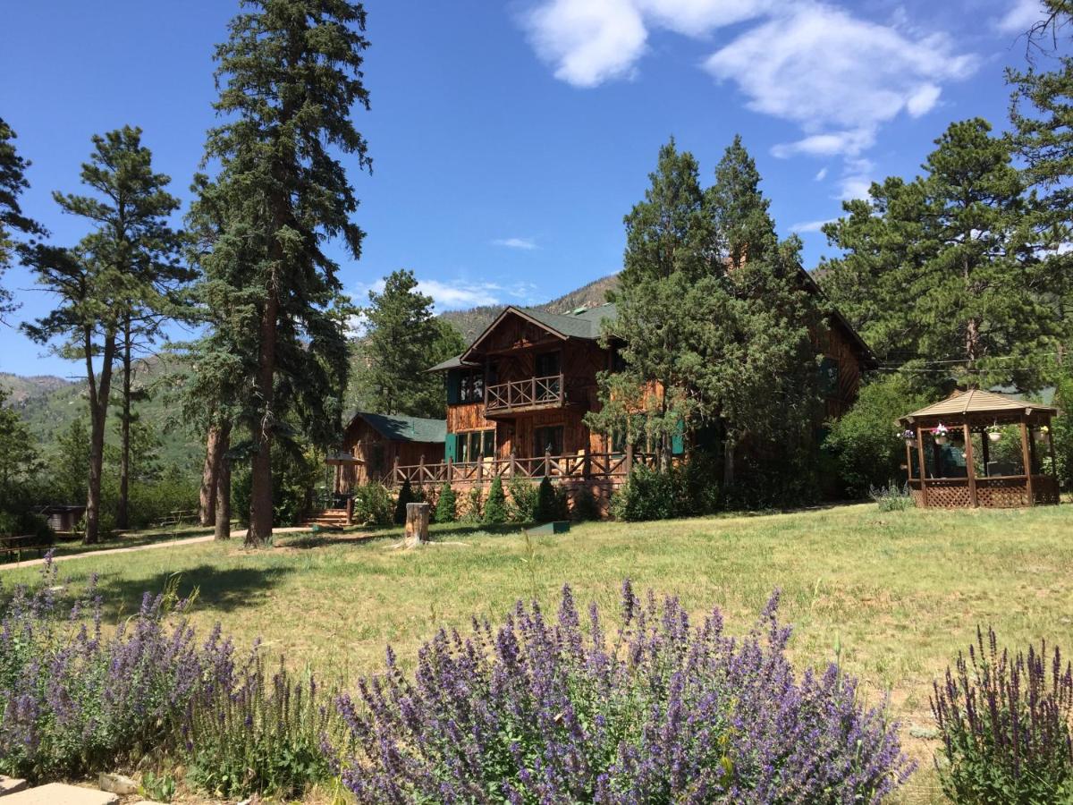 | Rocky Mountain Lodge