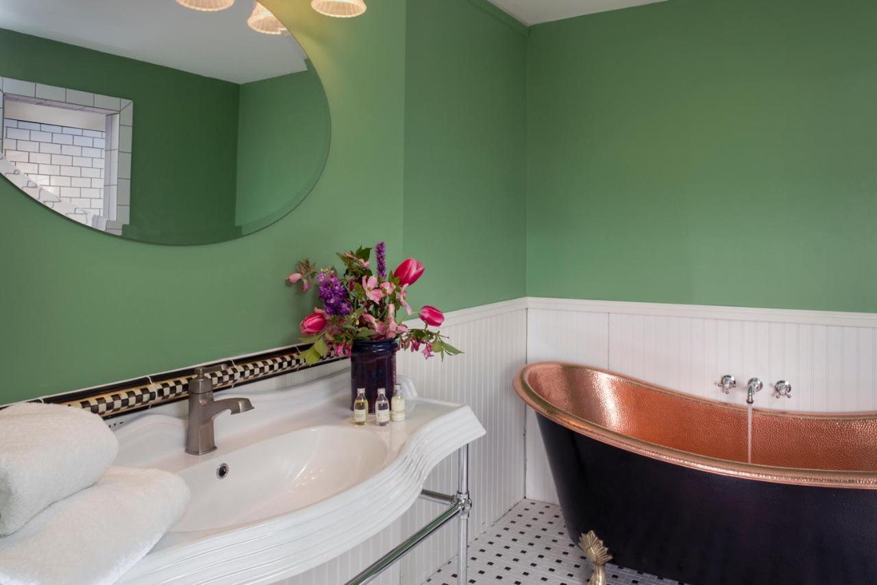 | Yale Manor B&B & Yurt Glamping