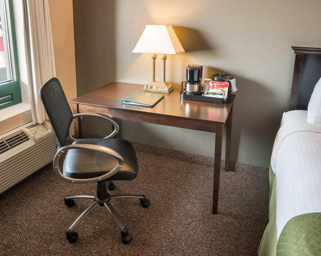 King Suite with Lake View - Non smoking at Quality Inn Ashland - Lake Superior