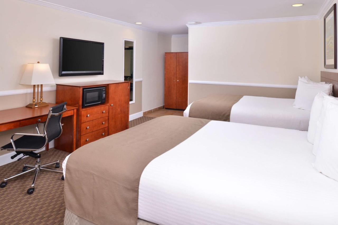 Queen Room with Two Queen Beds and Bath Tub - Mobility Access - Pet Friendly - Non-Smoking at Best Western Capistrano Inn