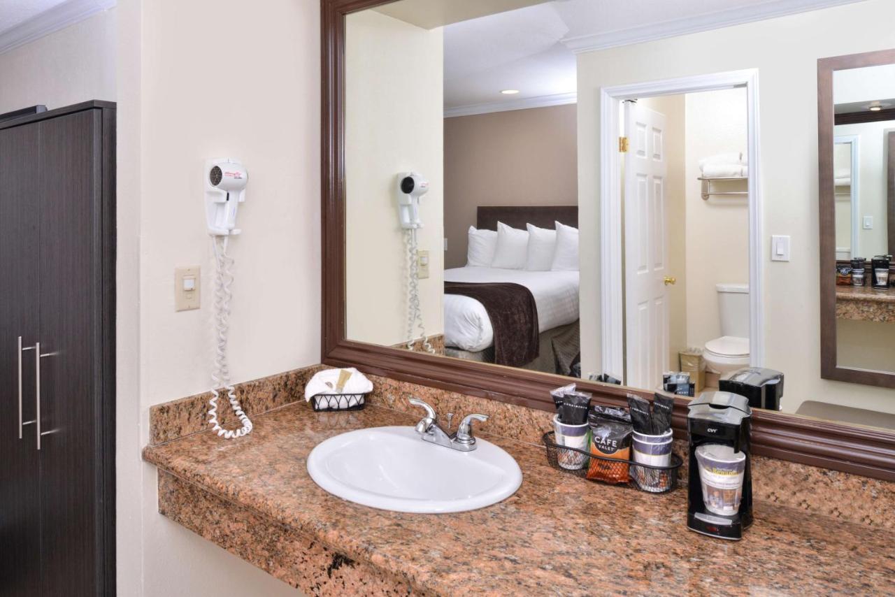 Queen Room with Two Queen Beds and Roll-in Shower - Disability Access - Pet Friendly - Non-Smoking at Best Western Capistrano Inn