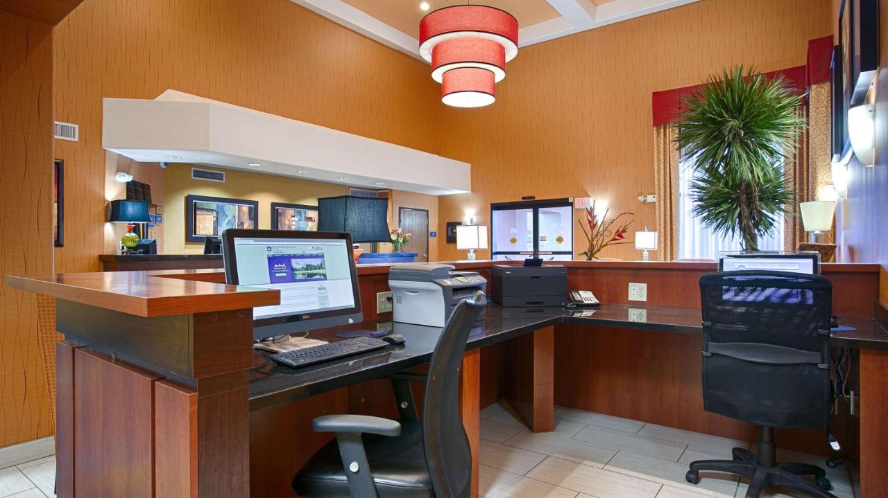 | Best Western Plus Fresno Inn