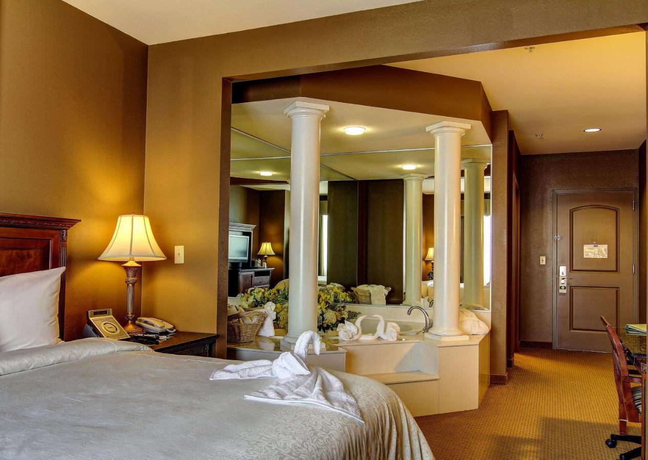 King Suite with Spa Bath at The Wildwood Hotel