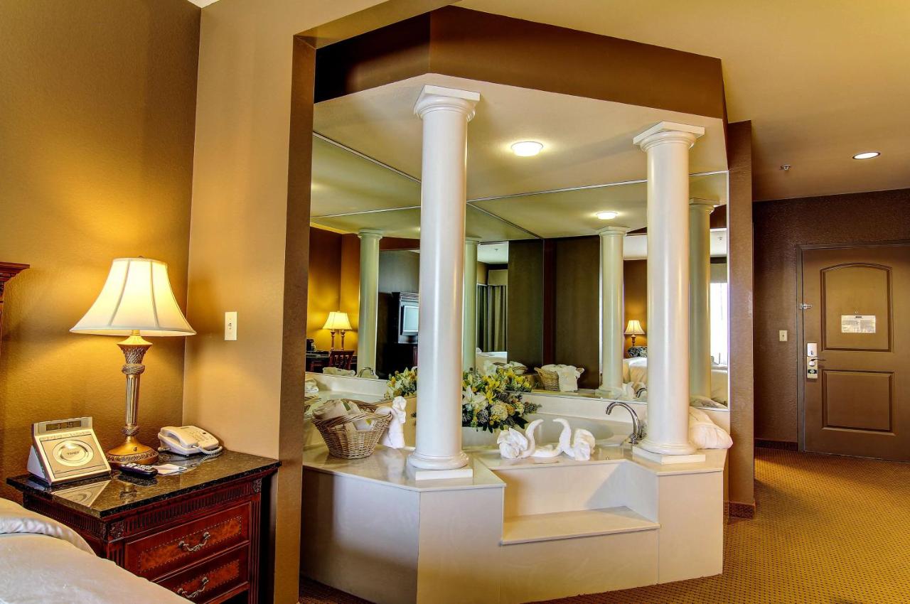 King Suite with Spa Bath at The Wildwood Hotel
