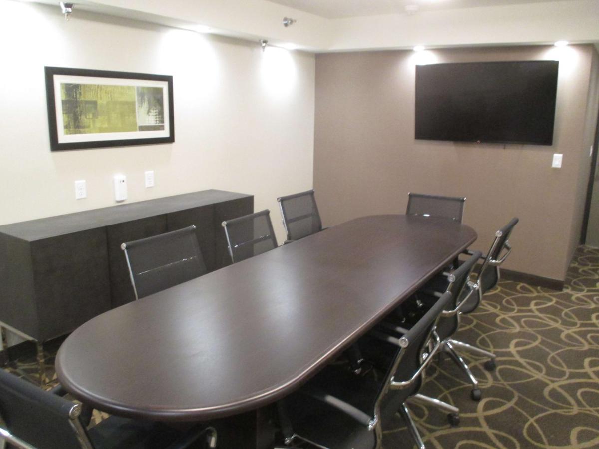 | Best Western Harvest Inn & Suites