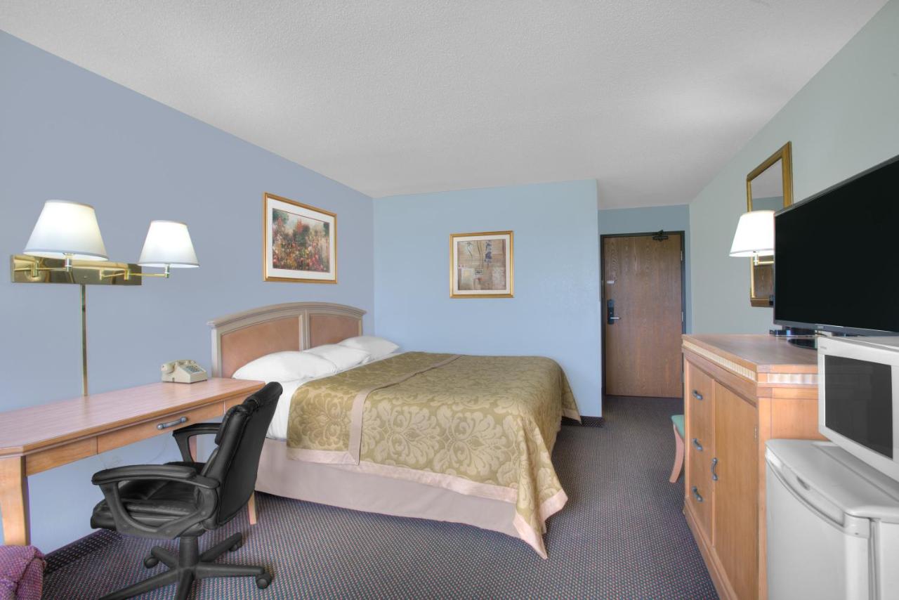 King Room - Non-Smoking at Super 8 by Wyndham Augusta