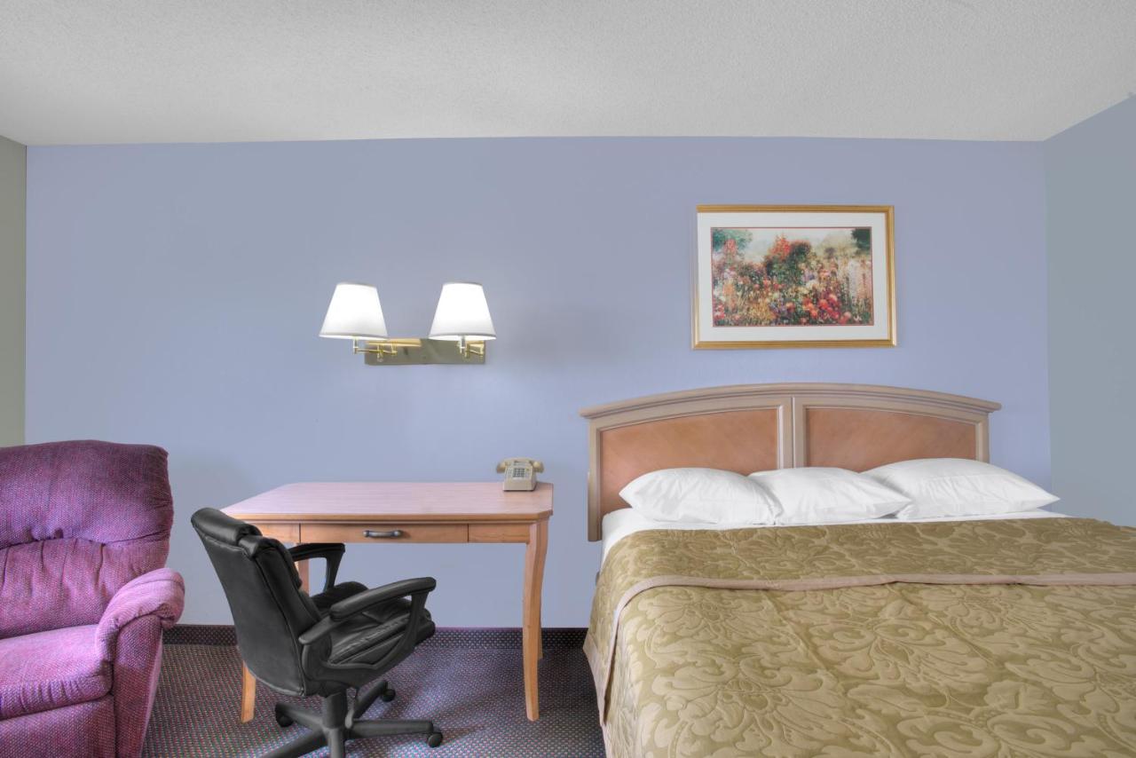 King Room - Non-Smoking at Super 8 by Wyndham Augusta