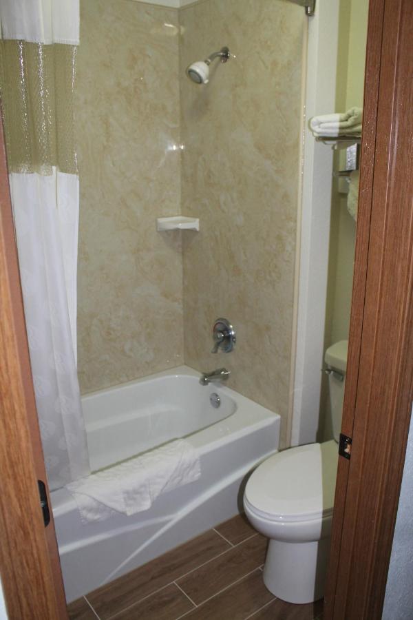 | Columbus Inn