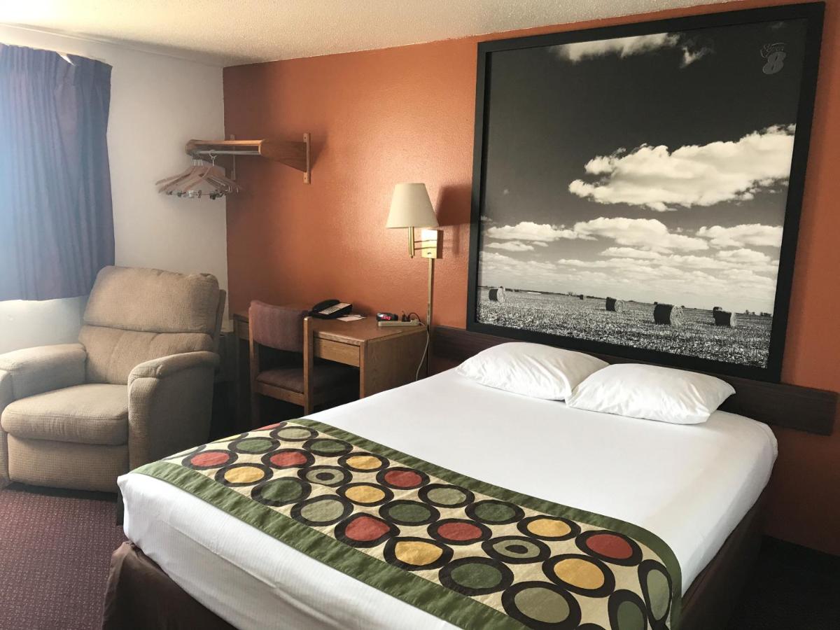 Queen Room - Non-Smoking at Super 8 by Wyndham Aberdeen East
