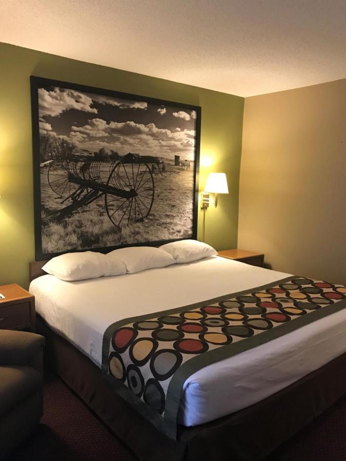 King Room - Non-Smoking at Super 8 by Wyndham Aberdeen East