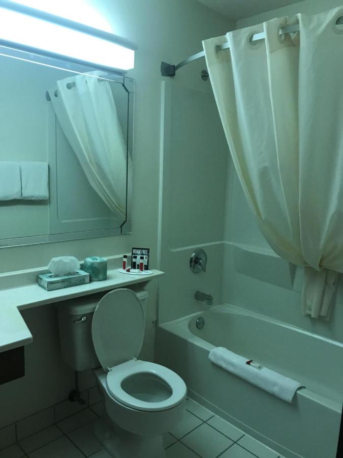 King Room - Non-Smoking at Super 8 by Wyndham Aberdeen East