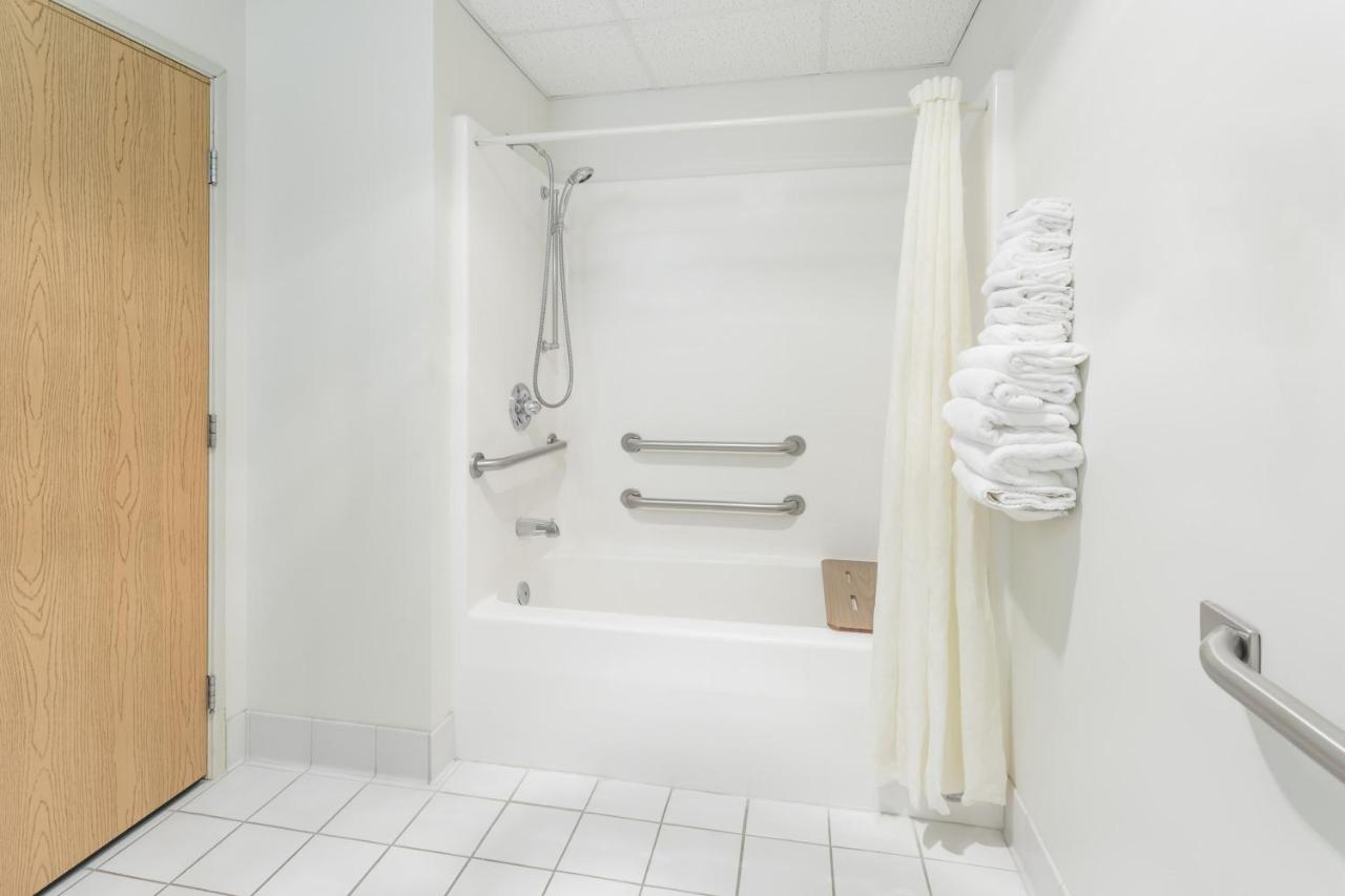 King Room - Disability Access/Non-Smoking at Super 8 by Wyndham Eagle River