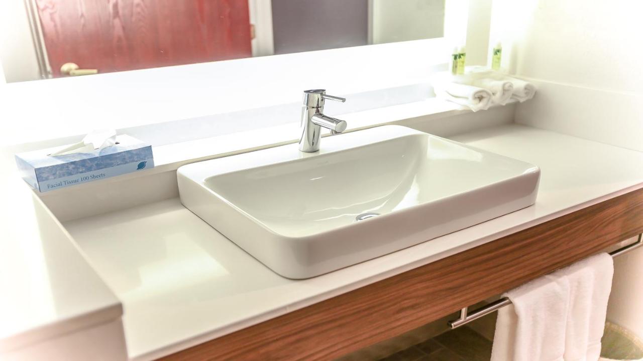 King Room - Hearing Accessible - Roll-in Shower at City Express By Marriott Daytona Beach Speedway
