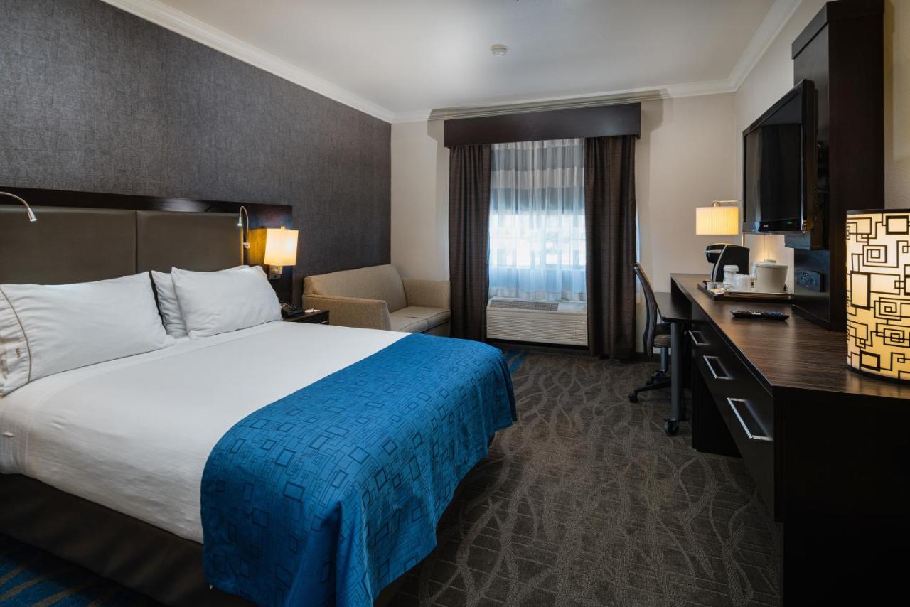| Holiday Inn Express & Suites Santa Clara, an IHG Hotel