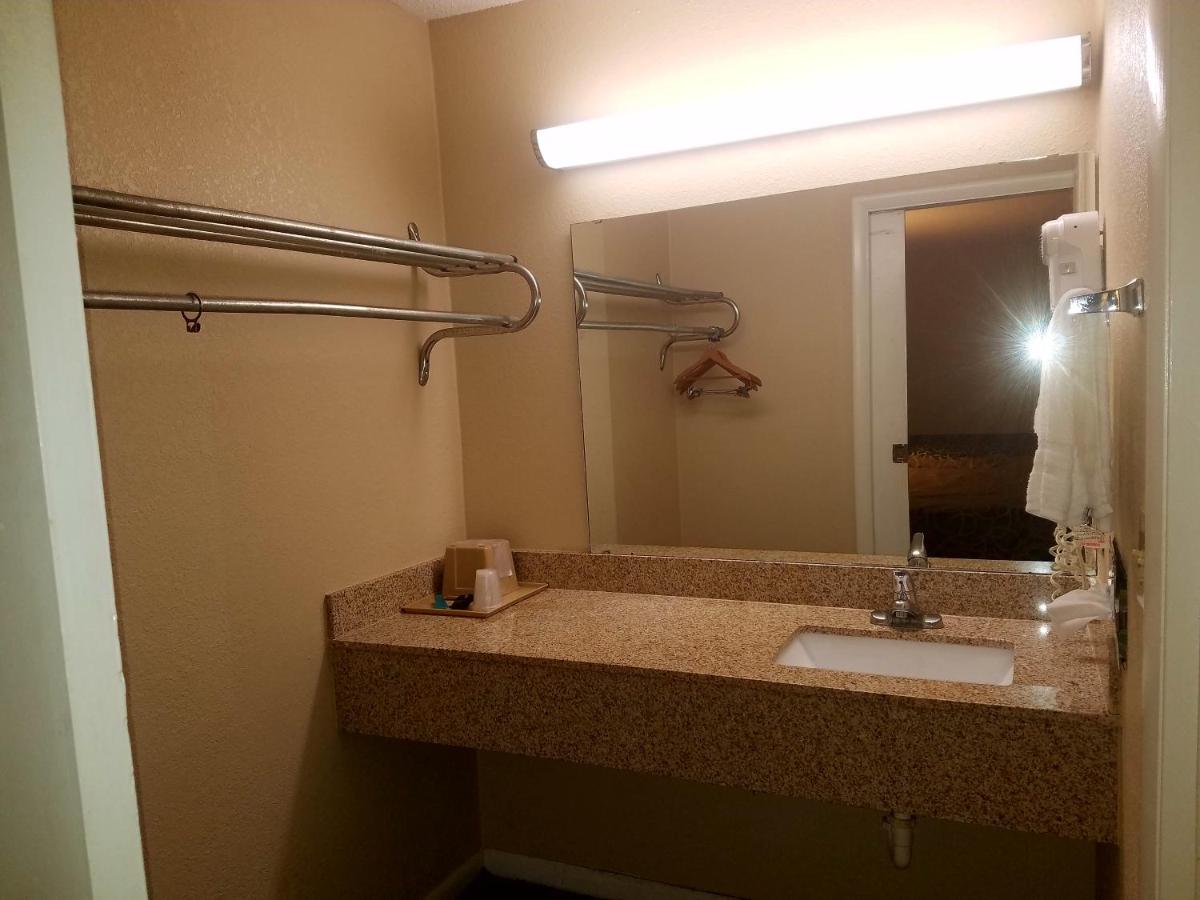 | Americas Best Value Inn-Winnsboro