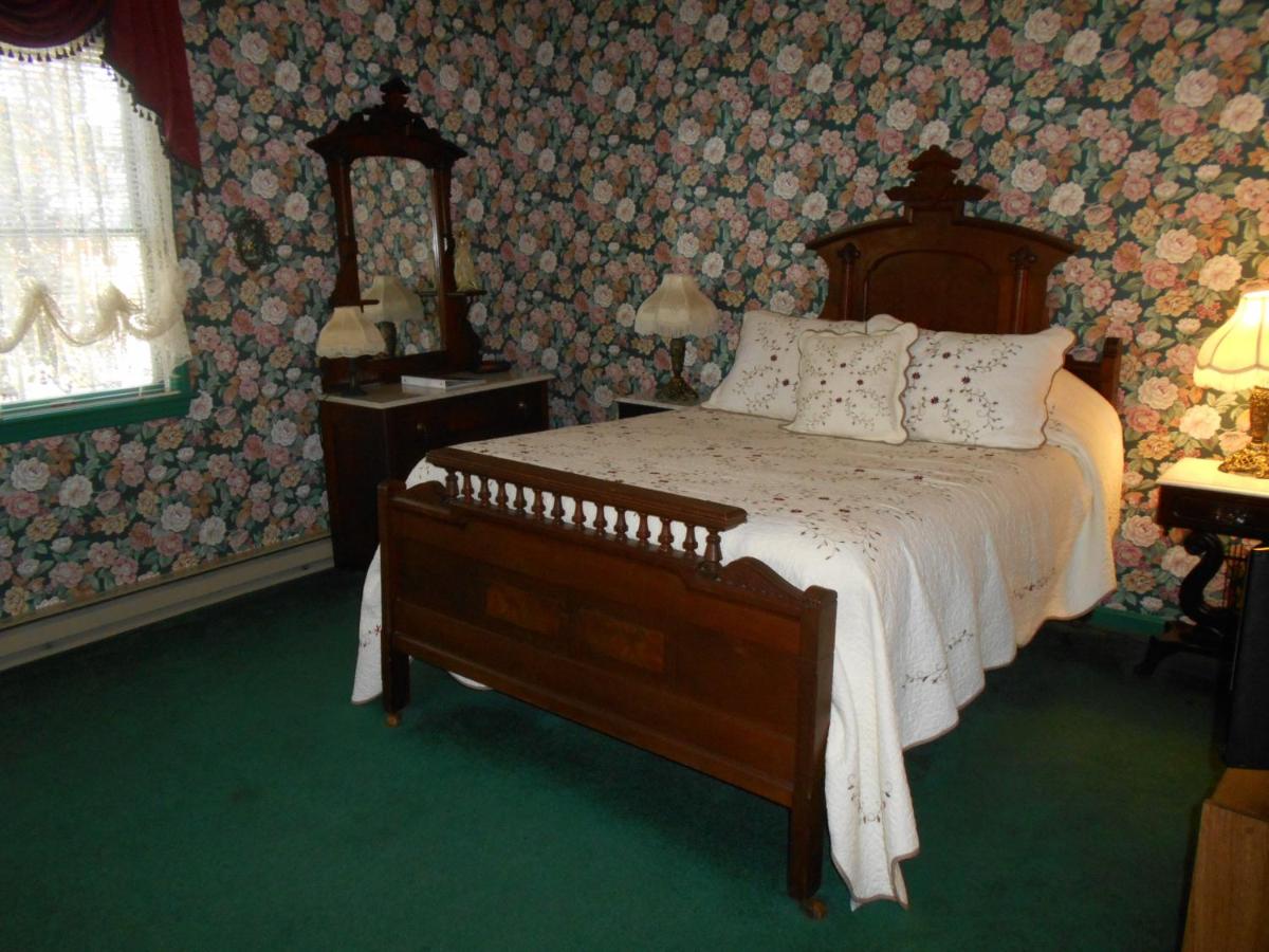| West Ridge Bed & Breakfast