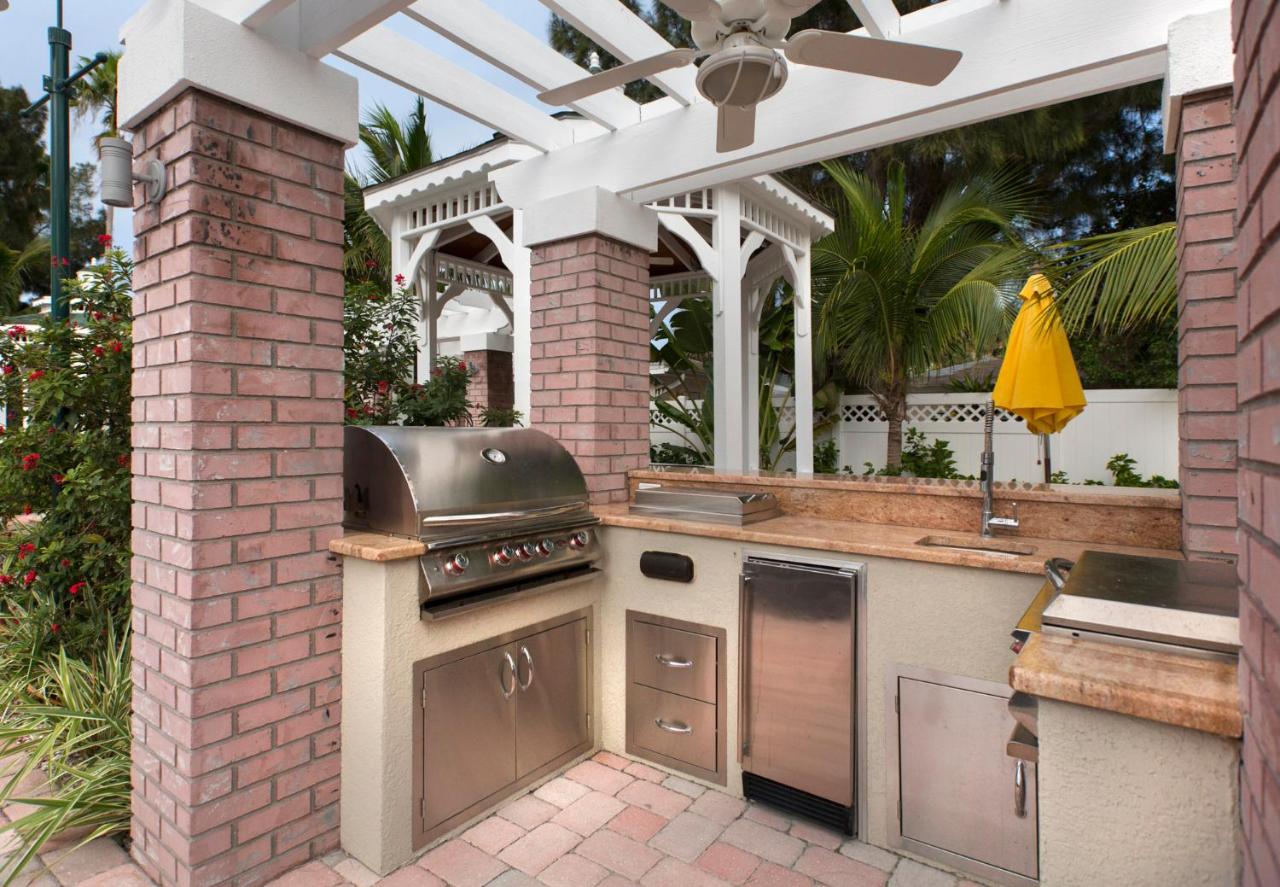 | Coconut Inn Pass-a-Grille Beach