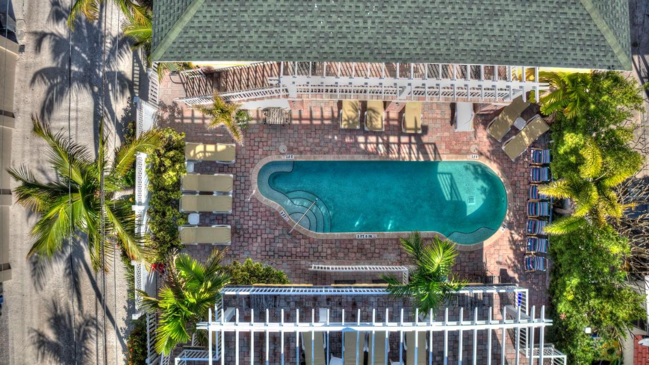 | Coconut Inn Pass-a-Grille Beach