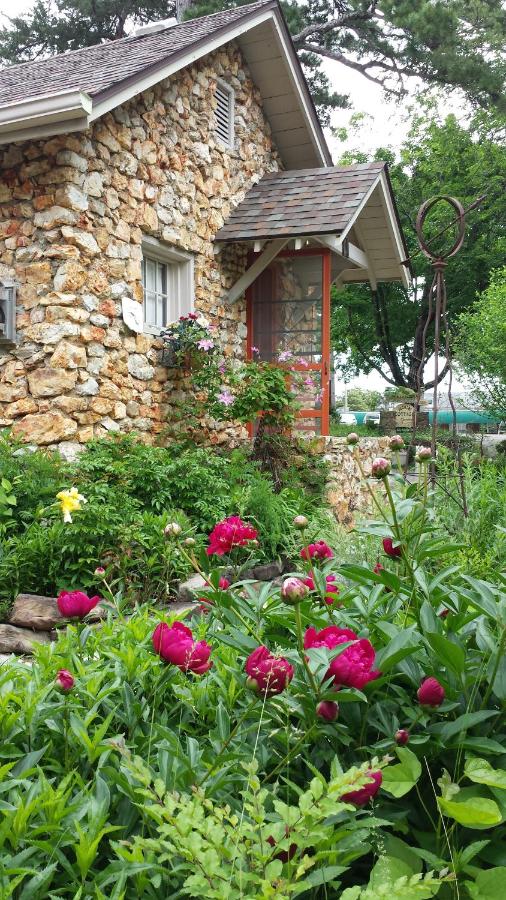  | Rock Cottage Gardens B&B