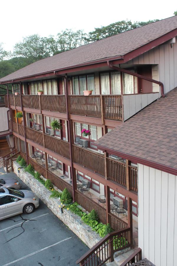 | Cliff Dwellers Inn
