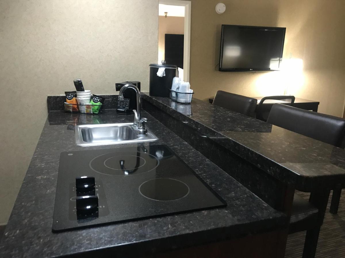 Queen Suite with Two Queen Beds - Non Smoking at Best Western Yuma Mall Hotel & Suites