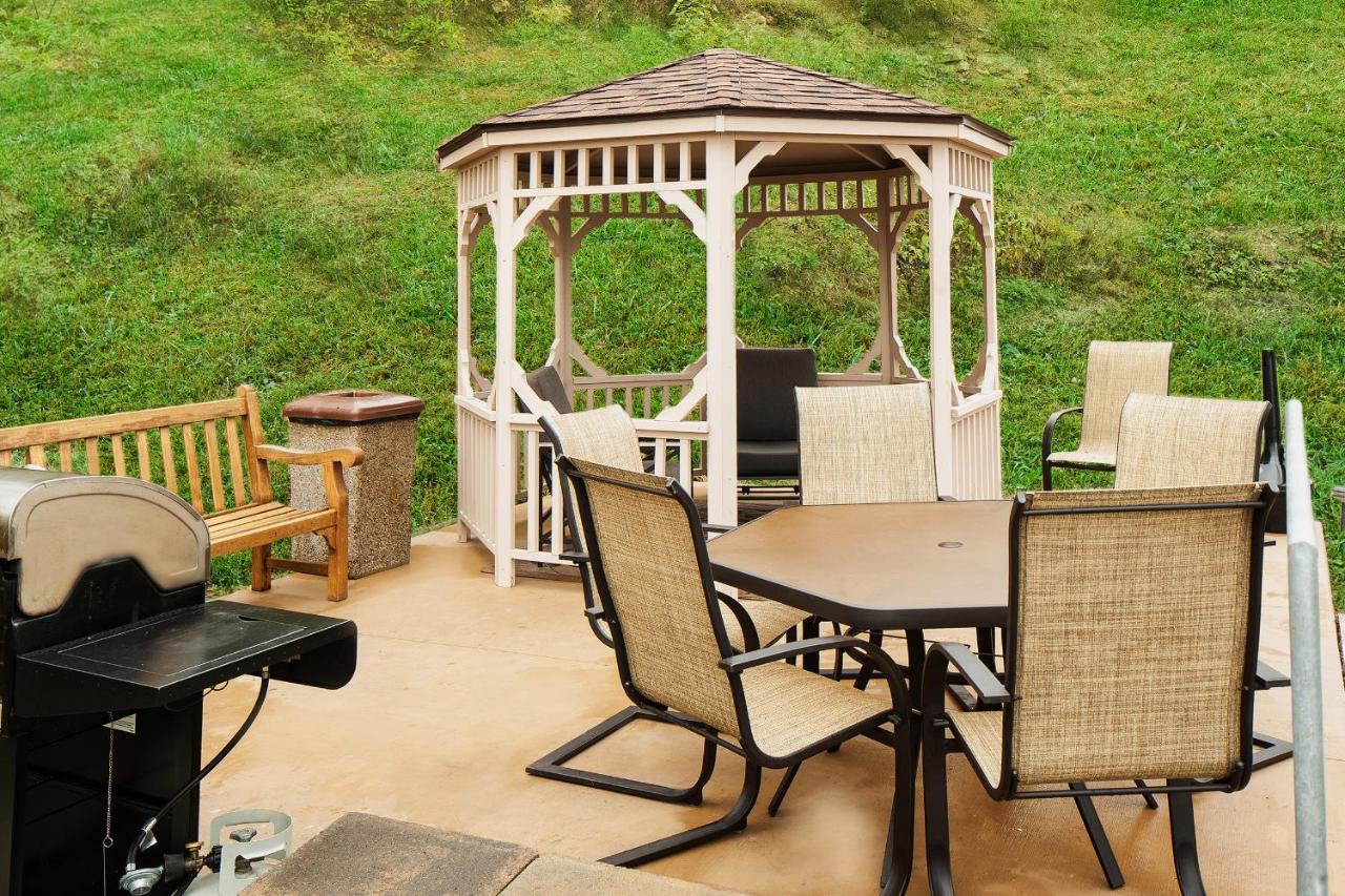 | Microtel Inn & Suites - St Clairsville