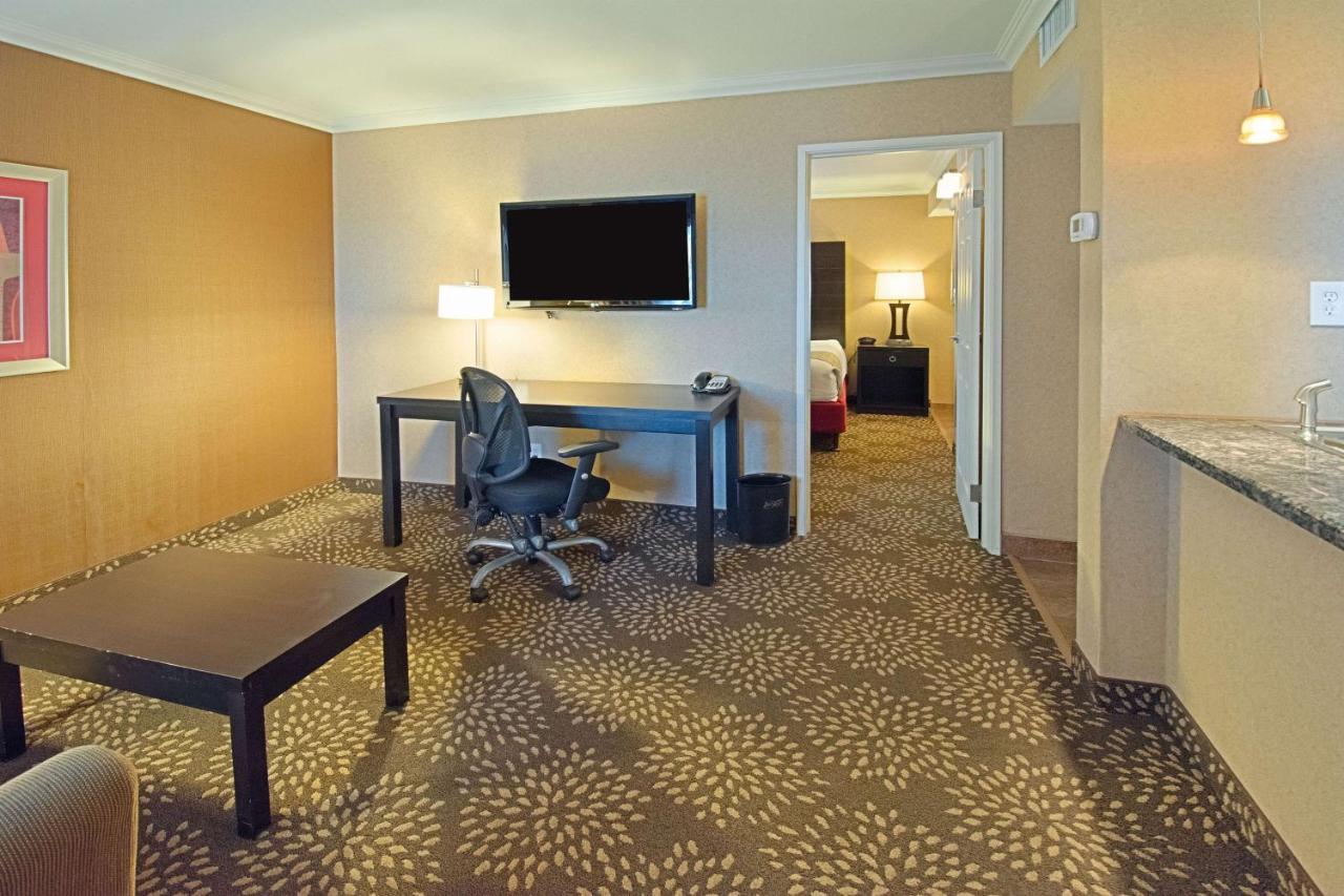 King Suite with Kitchenette - Non smoking at Best Western Yuma Mall Hotel & Suites