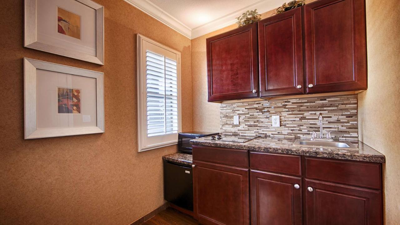 King Suite with Kitchenette - Non smoking at Best Western Yuma Mall Hotel & Suites