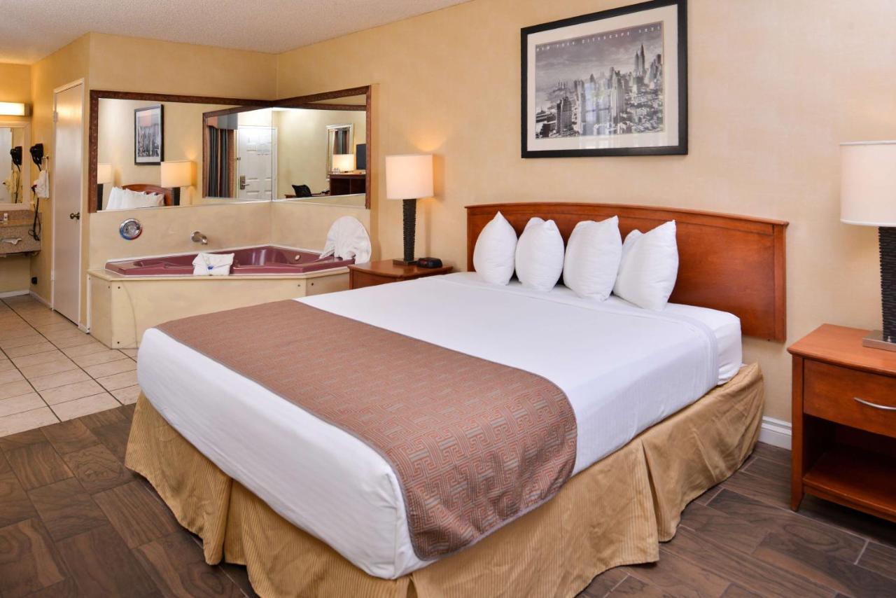 King Room at Best Western Palm Garden Inn