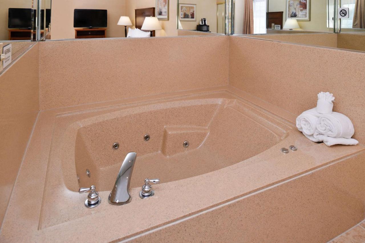 King Suite with Spa Bath - Non-Smoking at Best Western Airpark Hotel - LAX Airport LA Stadium