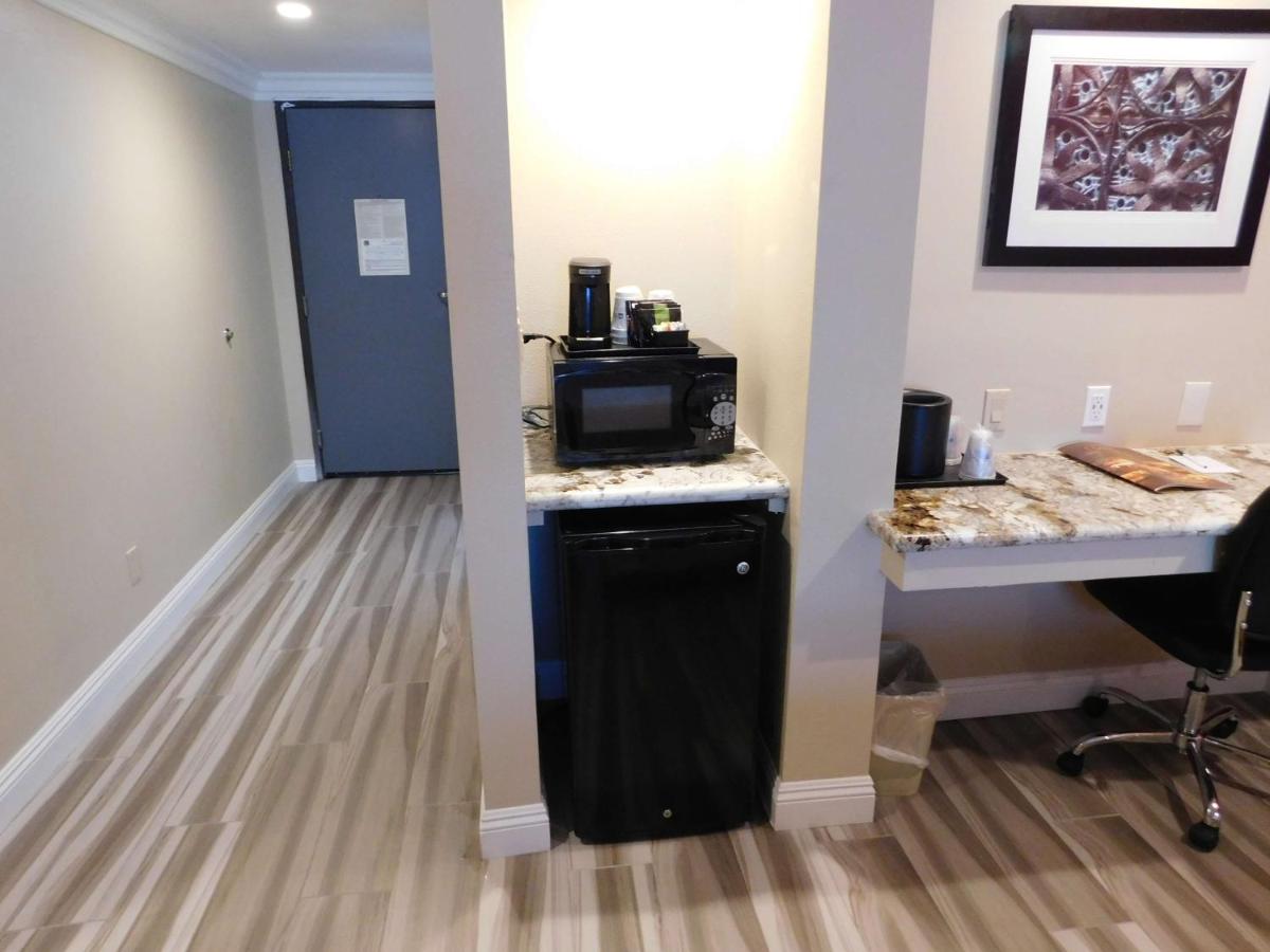 King Room with Sofa Bed - Non-Smoking at Best Western Plus Anaheim Orange County Hotel