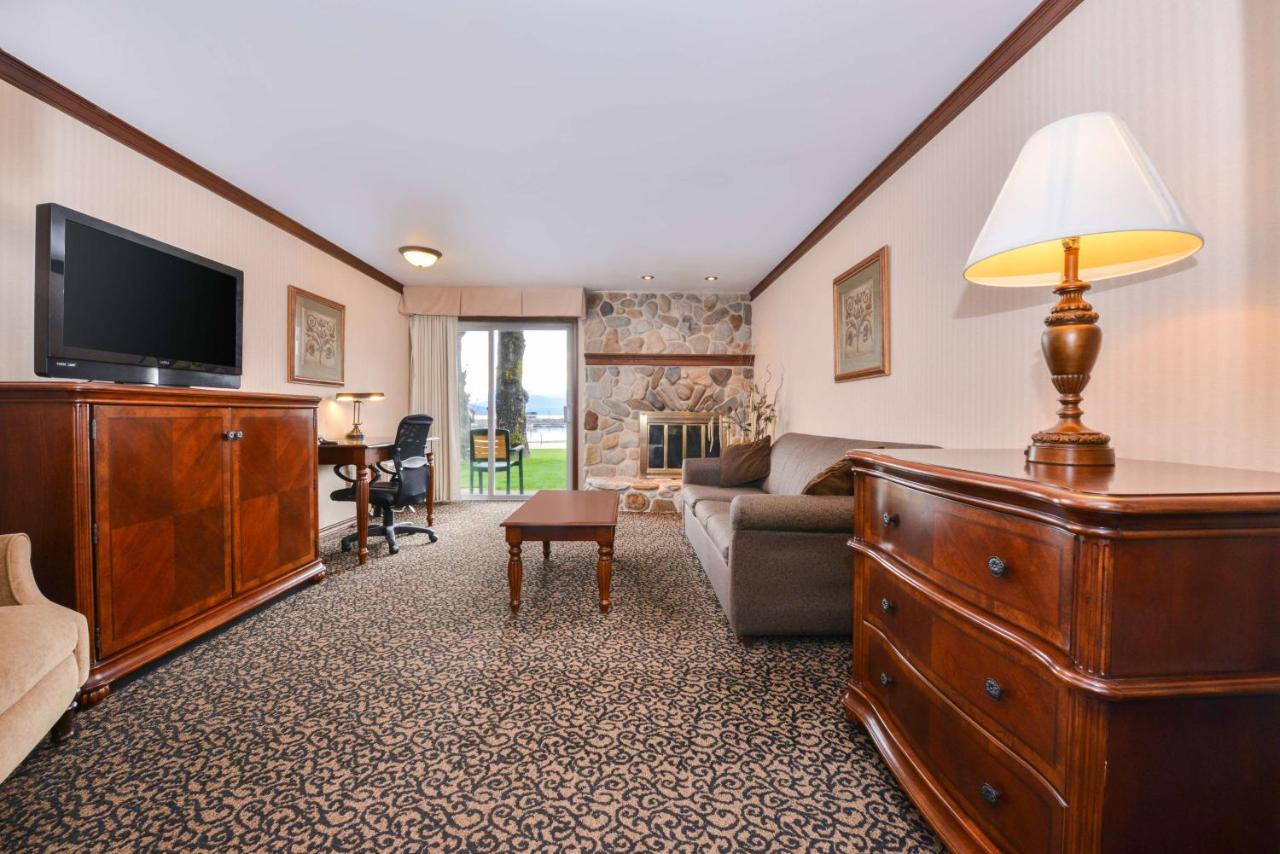 King Room with Fireplace - Non smoking at Best Western Edgewater Resort