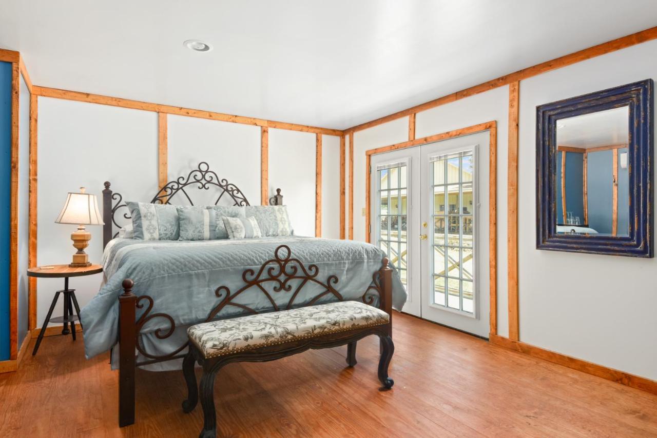 | Coyote Station Lodging