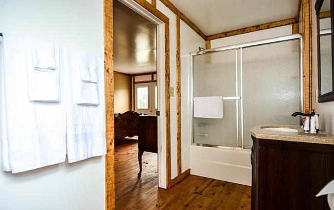 | Coyote Station Lodging