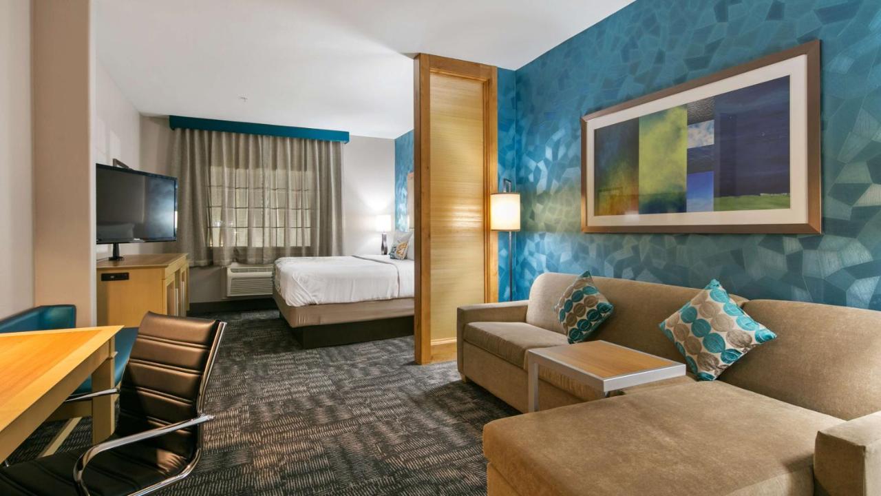 King Room with Roll-In Shower - Disability Access at Best Western Plus Houston Atascocita Inn & Suites