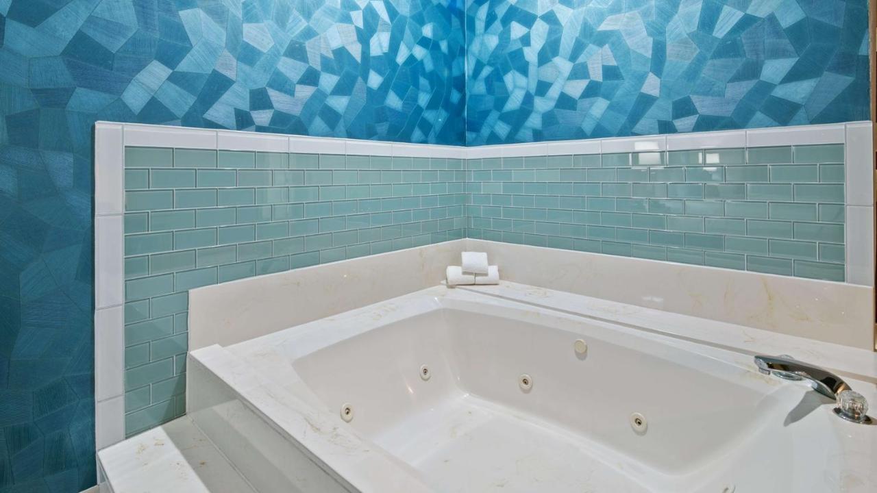 King Suite with Spa Bath at Best Western Plus Houston Atascocita Inn & Suites