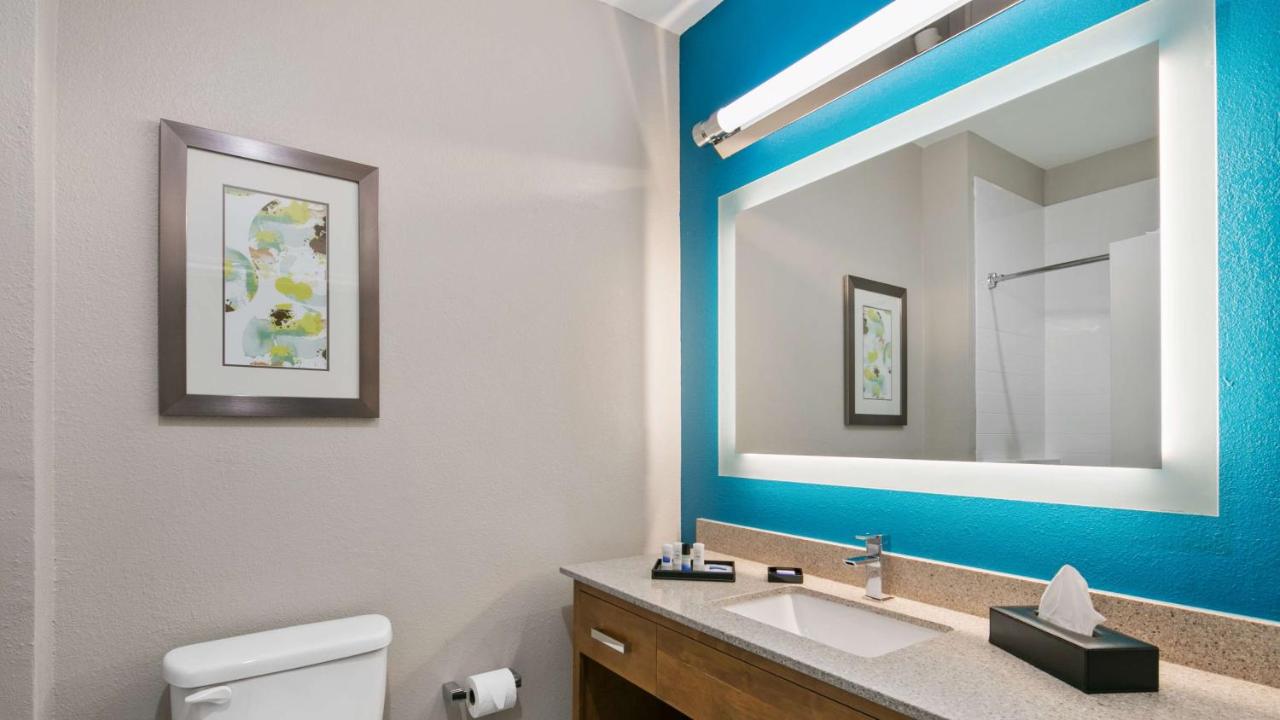 Queen Room at Best Western Plus Houston Atascocita Inn & Suites