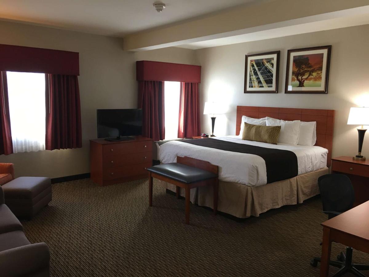 Deluxe King Room at Best Western Plus Arrowhead Hotel